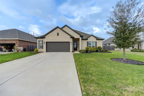 $459,000 | 441 Hunters Crossing Drive, Sealy, TX 77474
