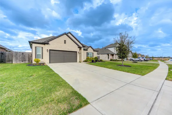 $459,000 | 441 Hunters Crossing Drive, Sealy, TX 77474