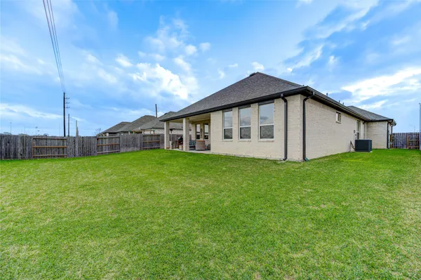 $459,000 | 441 Hunters Crossing Drive, Sealy, TX 77474
