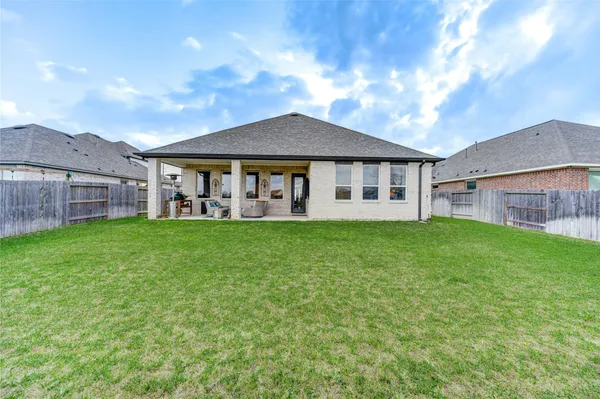 $459,000 | 441 Hunters Crossing Drive, Sealy, TX 77474