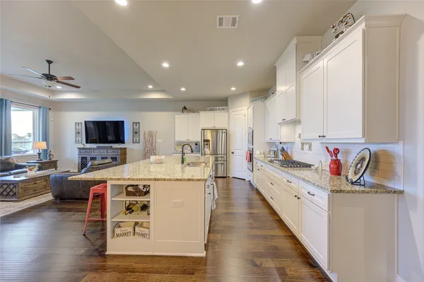 $459,000 | 441 Hunters Crossing Drive, Sealy, TX 77474