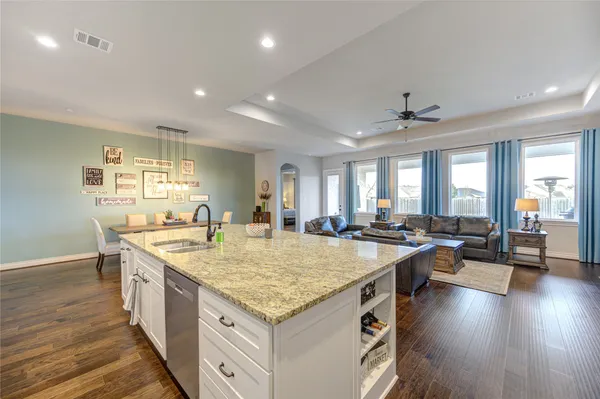 $459,000 | 441 Hunters Crossing Drive, Sealy, TX 77474