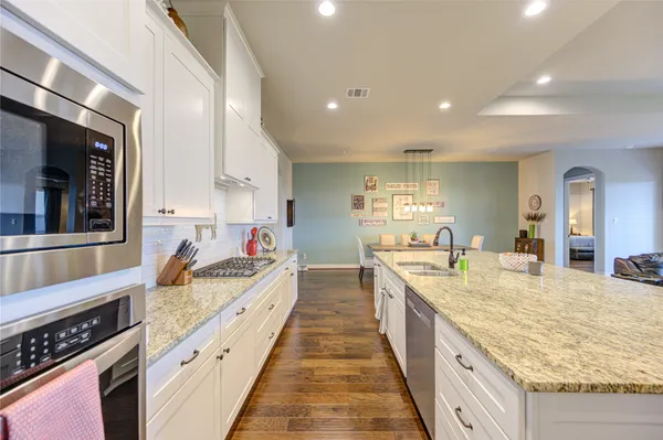 $459,000 | 441 Hunters Crossing Drive, Sealy, TX 77474