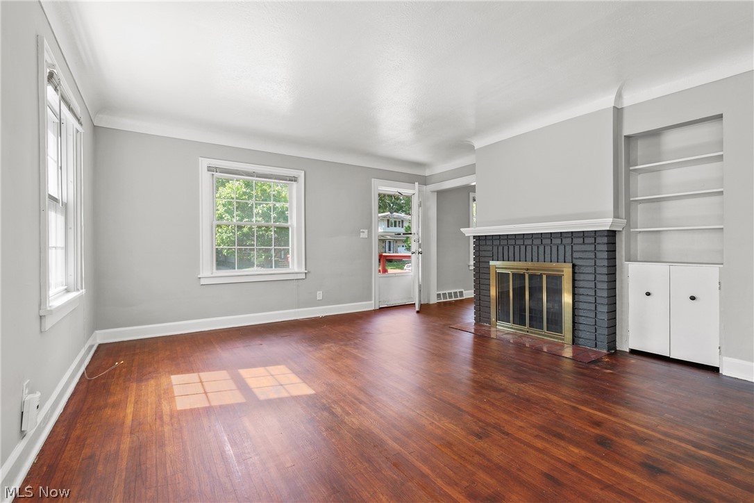 18219 Cornwall Road Cleveland, OH 44119 - Photo 4 of 32 Gallery Image 4