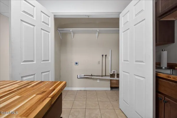 $2,500 | 54 Freemans Bridge Road, Unit 54B, Glenville, NY 12302