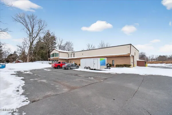 $2,500 | 54 Freemans Bridge Road, Unit 54B, Glenville, NY 12302