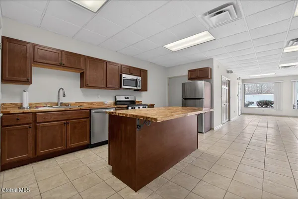 $2,500 | 54 Freemans Bridge Road, Unit 54B, Glenville, NY 12302