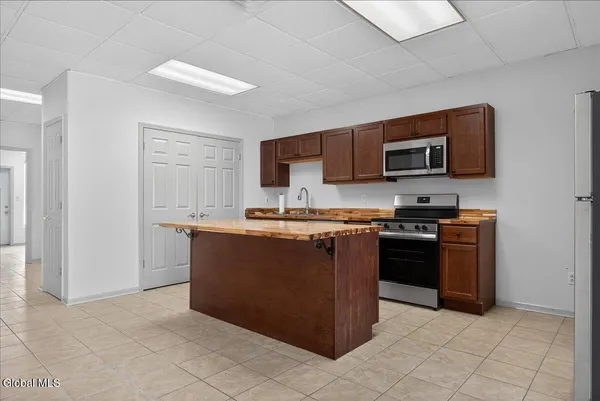 $2,500 | 54 Freemans Bridge Road, Unit 54B, Glenville, NY 12302