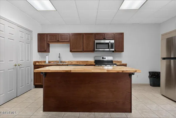 $2,500 | 54 Freemans Bridge Road, Unit 54B, Glenville, NY 12302