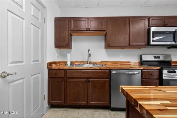 $2,500 | 54 Freemans Bridge Road, Unit 54B, Glenville, NY 12302