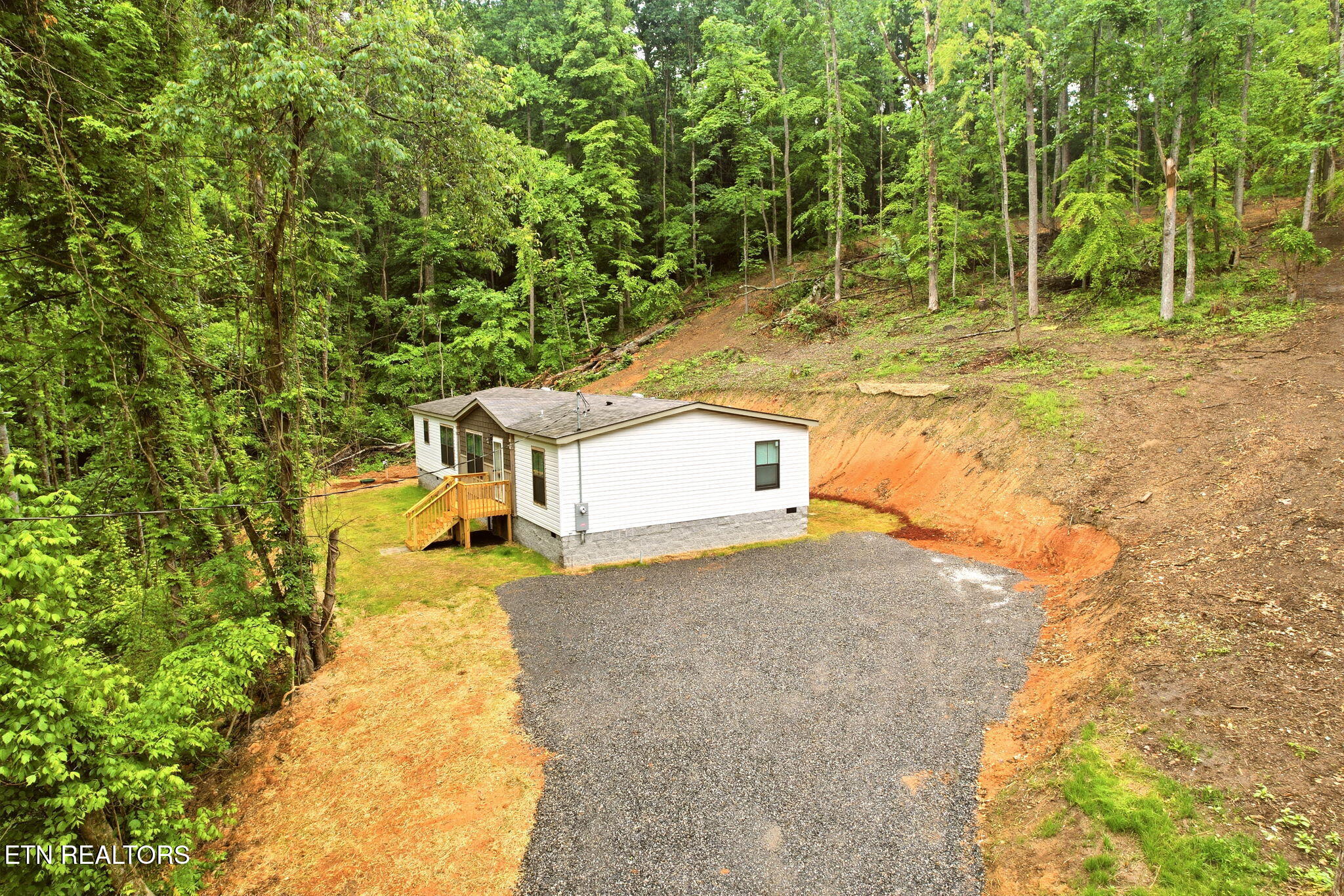 283 Farmer's Hollow Road Clinton, TN 37716 - Photo 3 of 28 3-web-or-mls-DJI_0270