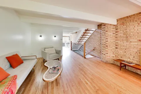 $285,000 | 454 South Lageshulte Street, Barrington, IL 60010