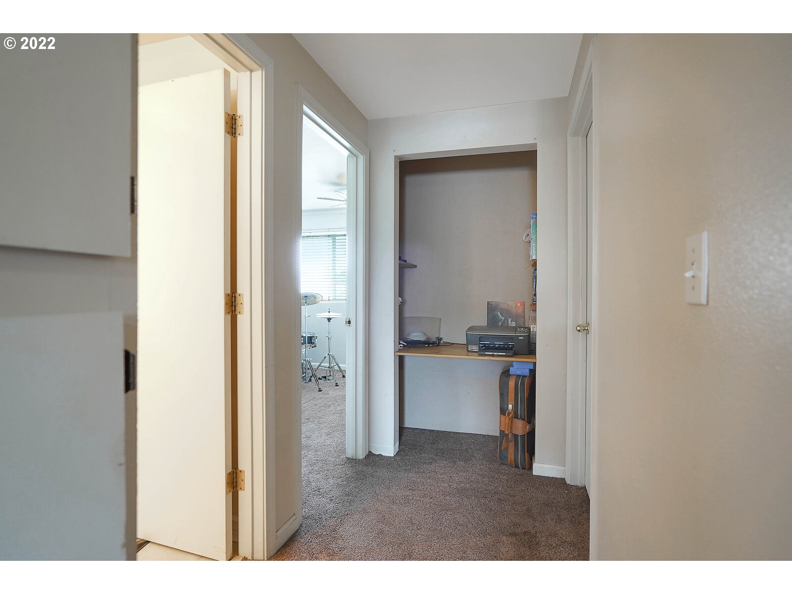 3658 Bell Road Northeast Salem, OR 97301 - Photo 25 of 32 Hallway