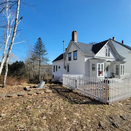 $129,000 | 900 Main Street, Calais, ME 04619