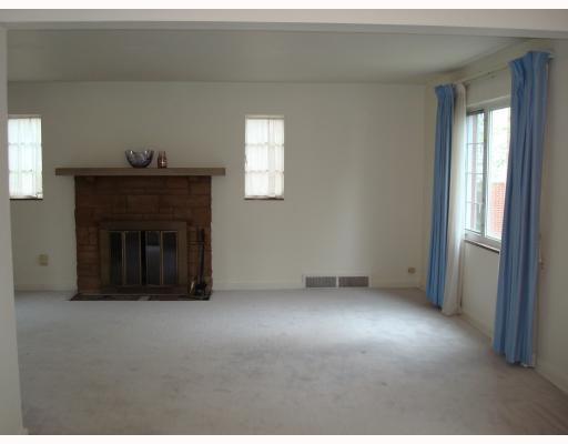 518 Haverhill Road Pittsburgh, PA 15228 - Photo 2 of 8 Living Room.