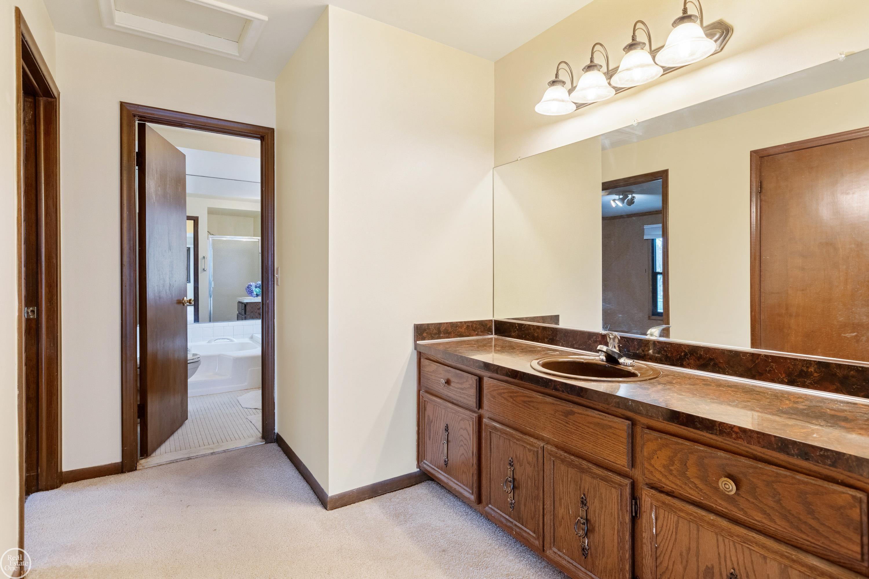 2837 Kilburn Court Rochester, MI 48306 - Photo 33 of 47 50099262-32.JPG