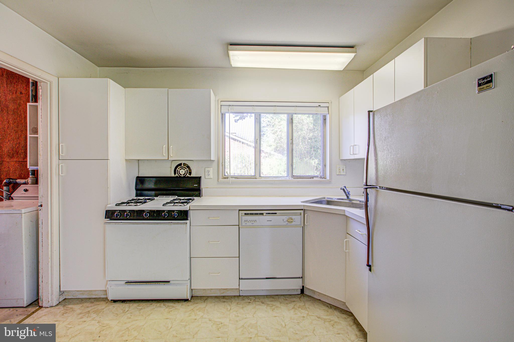 7420 Axton Street Springfield, VA 22151 - Photo 12 of 46 kitchen