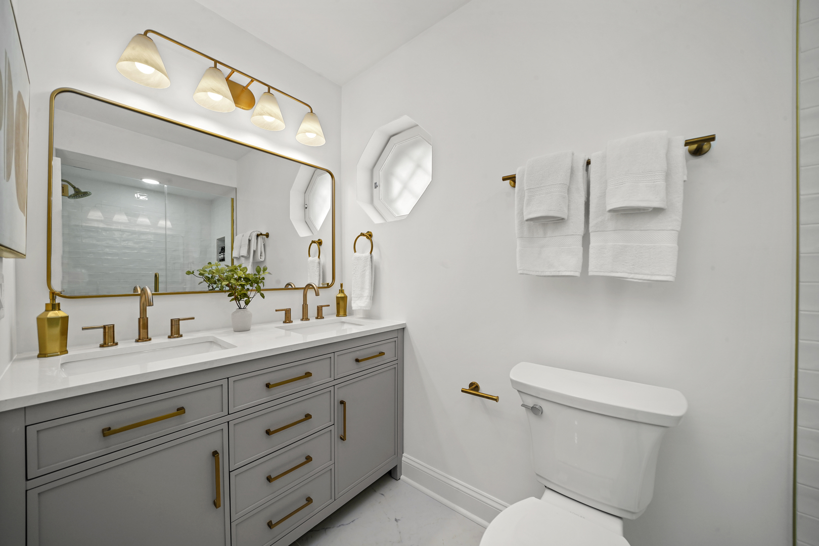 524 Forest Hill Road Lake Forest, IL 60045 - Photo 14 of 32 a bathroom with a toilet a sink and mirror
