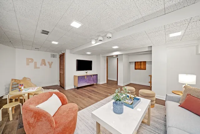 $1,100,000 | 524 Forest Hill Road, Lake Forest, IL 60045