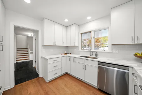 $1,100,000 | 524 Forest Hill Road, Lake Forest, IL 60045