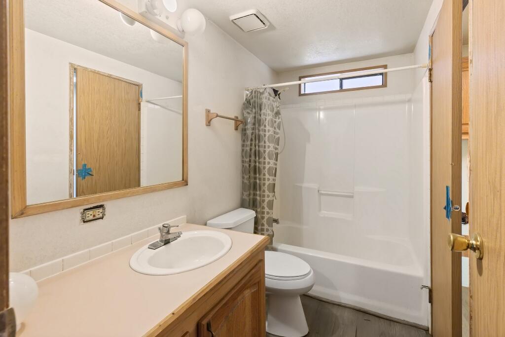 111 Norman Road Selma, OR 97538 - Photo 26 of 43 F3_Bathroom-2_111-Norman-Rd
