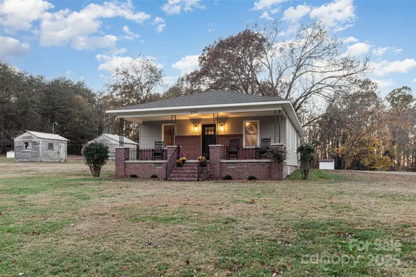 a view of a house with backyard and sitting area