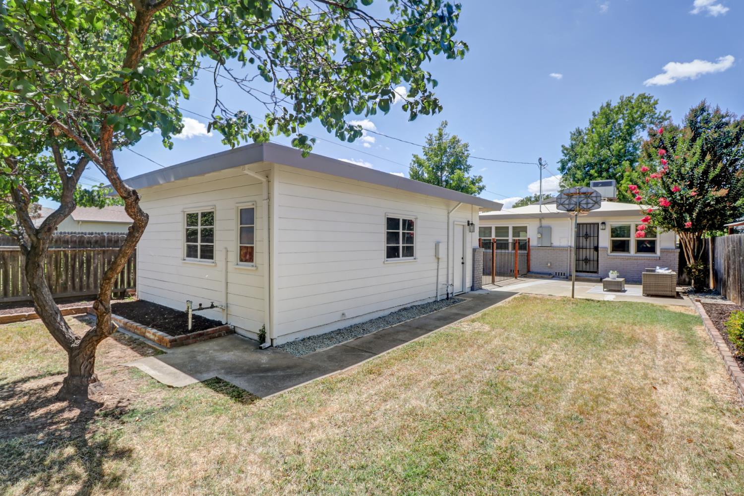 3819 Kroy Way Sacramento, CA 95820 - Photo 33 of 42