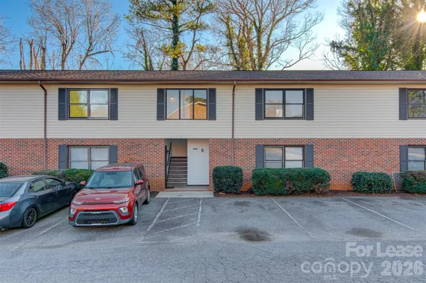 $1,150 | 525 12th Street Southwest, Unit 17, Hickory, NC 28602