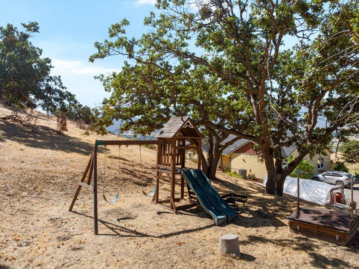 4856 Payne Road Medford, OR 97504 - Photo 37 of 49 Play area