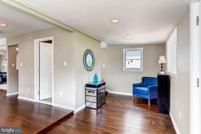 7642 Old Battle Grove Road Baltimore, MD 21222 - Photo 7 of 28 Entrance/Foyer