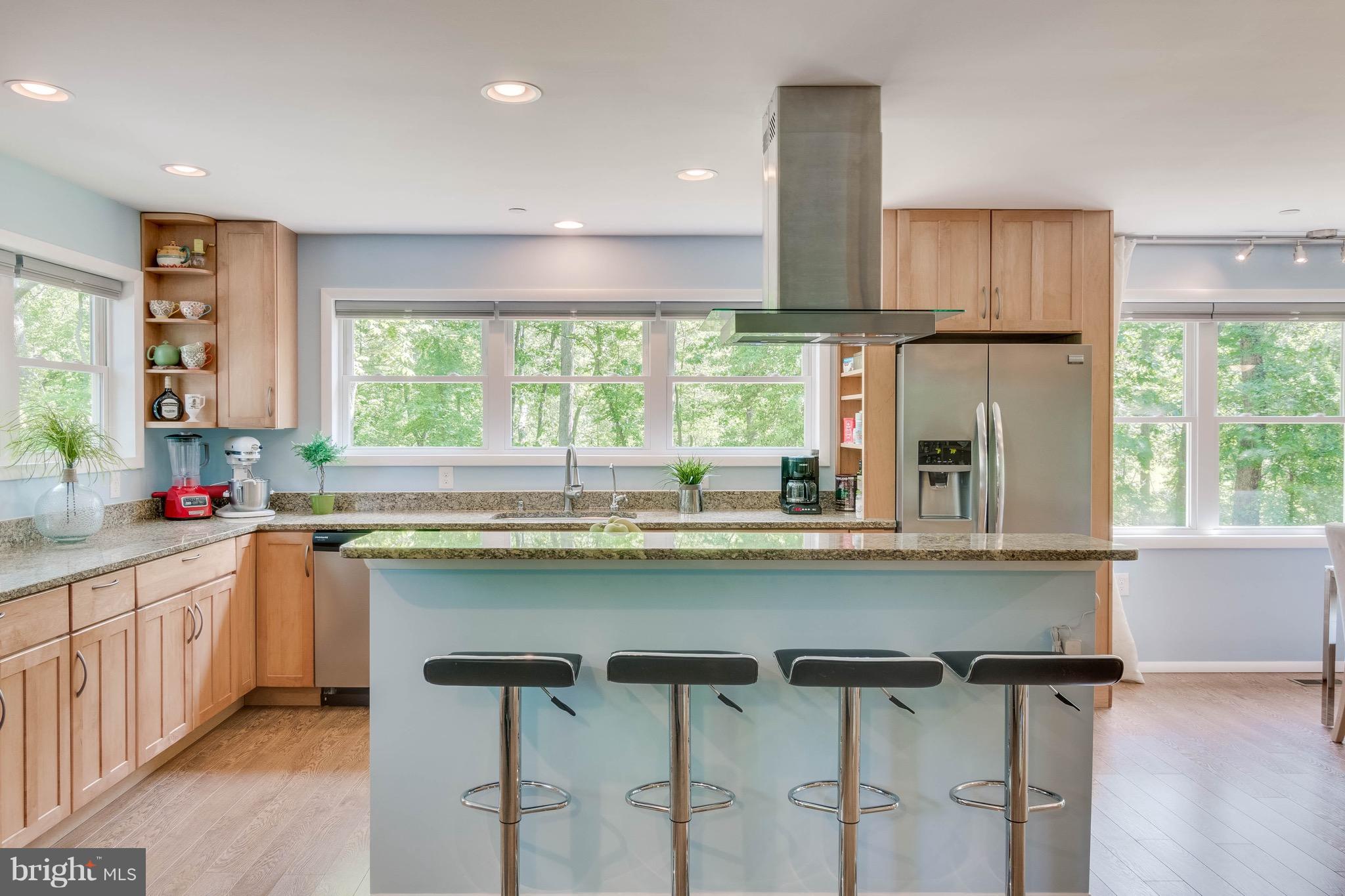801 Swift Road Pasadena, MD 21122 - Photo 9 of 30 Roomy Breakfast Bar