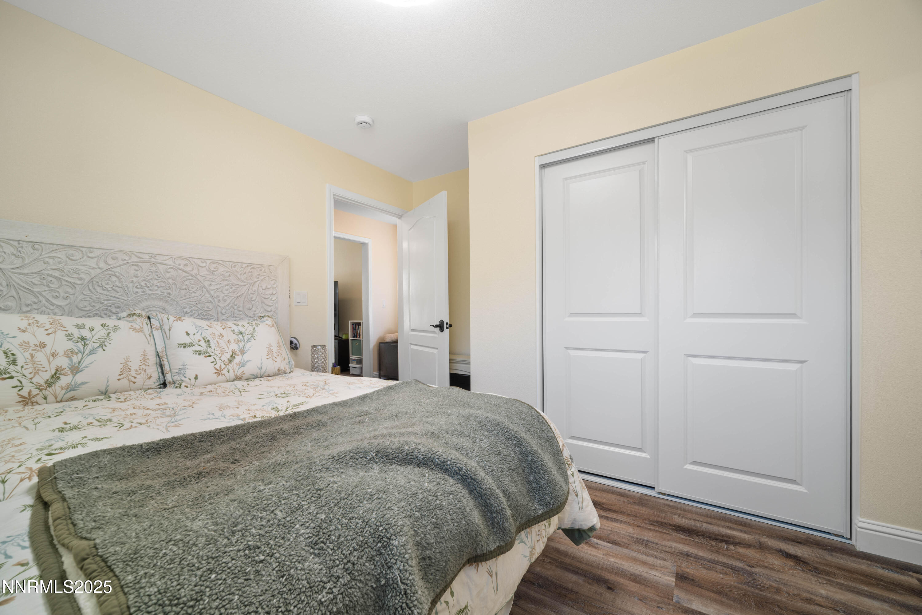 425 Main Street Silver City, NV 89428 - Photo 8 of 27 a large bed in a white room