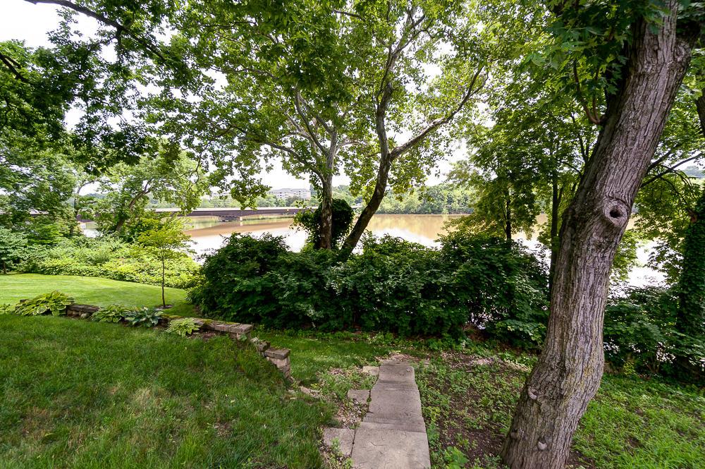 4880 Bellann Road Columbus, OH 43221 - Photo 3 of 21