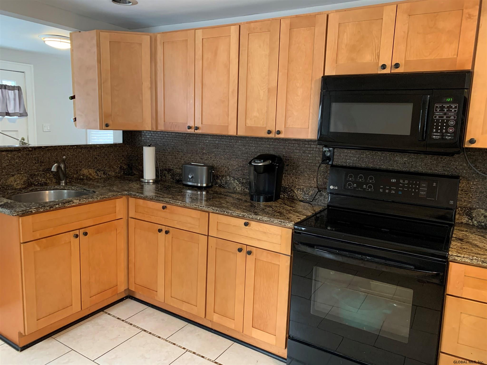 1013 Mohawk Road Niskayuna, NY 12309 - Photo 6 of 35 Photo 9