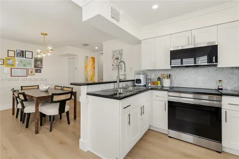 $1,099,000 | 261 Navarre Avenue, Unit B1, Coral Gables, FL 33134