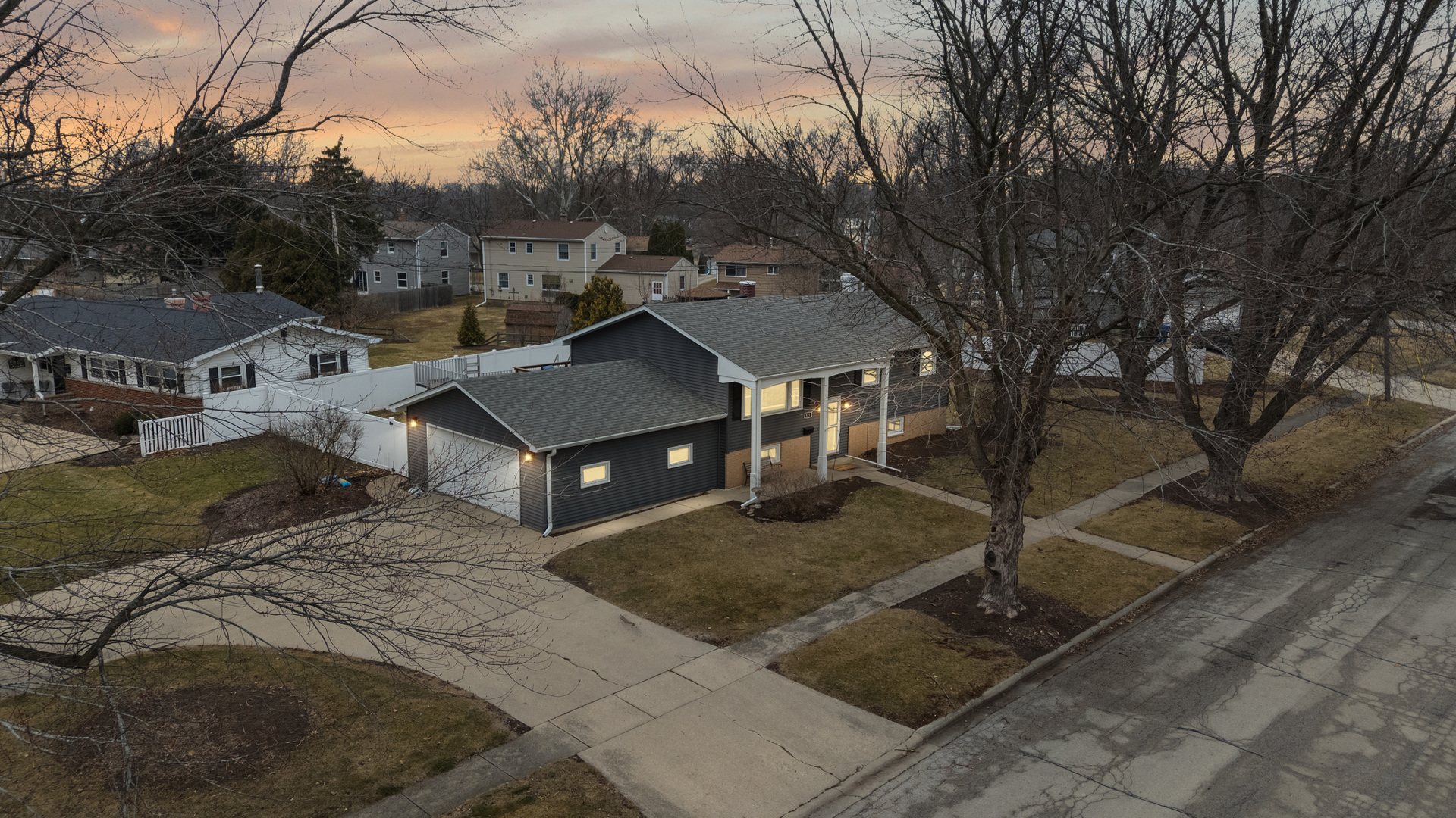 925 Haish Boulevard DeKalb, IL 60115 - Photo 2 of 29
