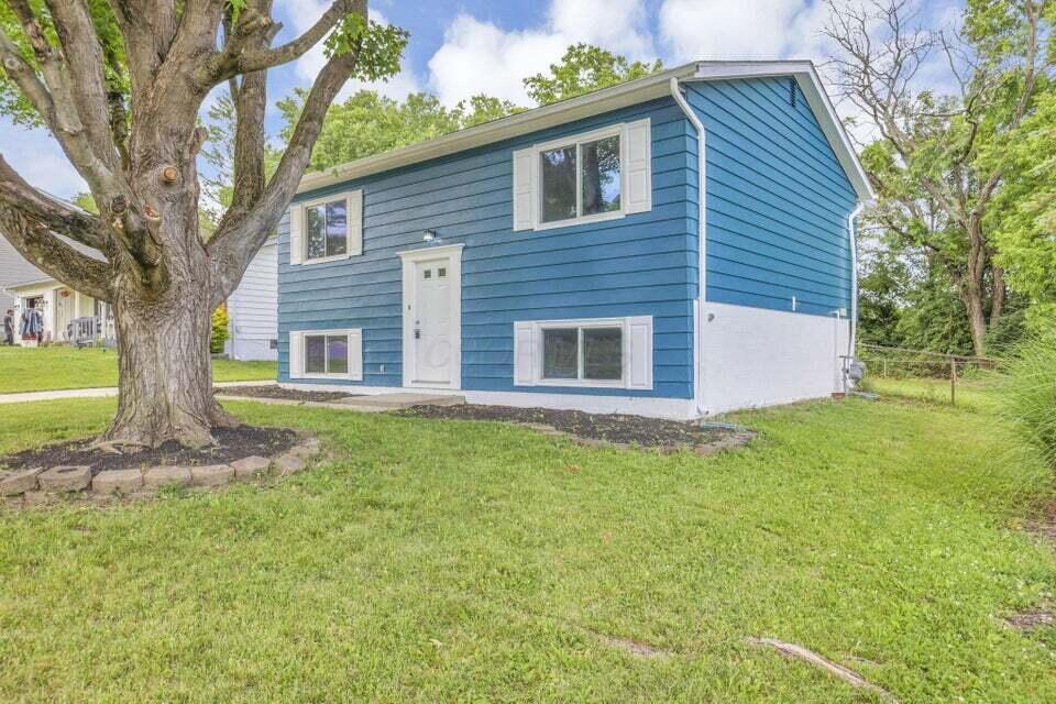 1588 Fall Brook Road Columbus, OH 43223 - Photo 4 of 54 20260624005858423321000000-o