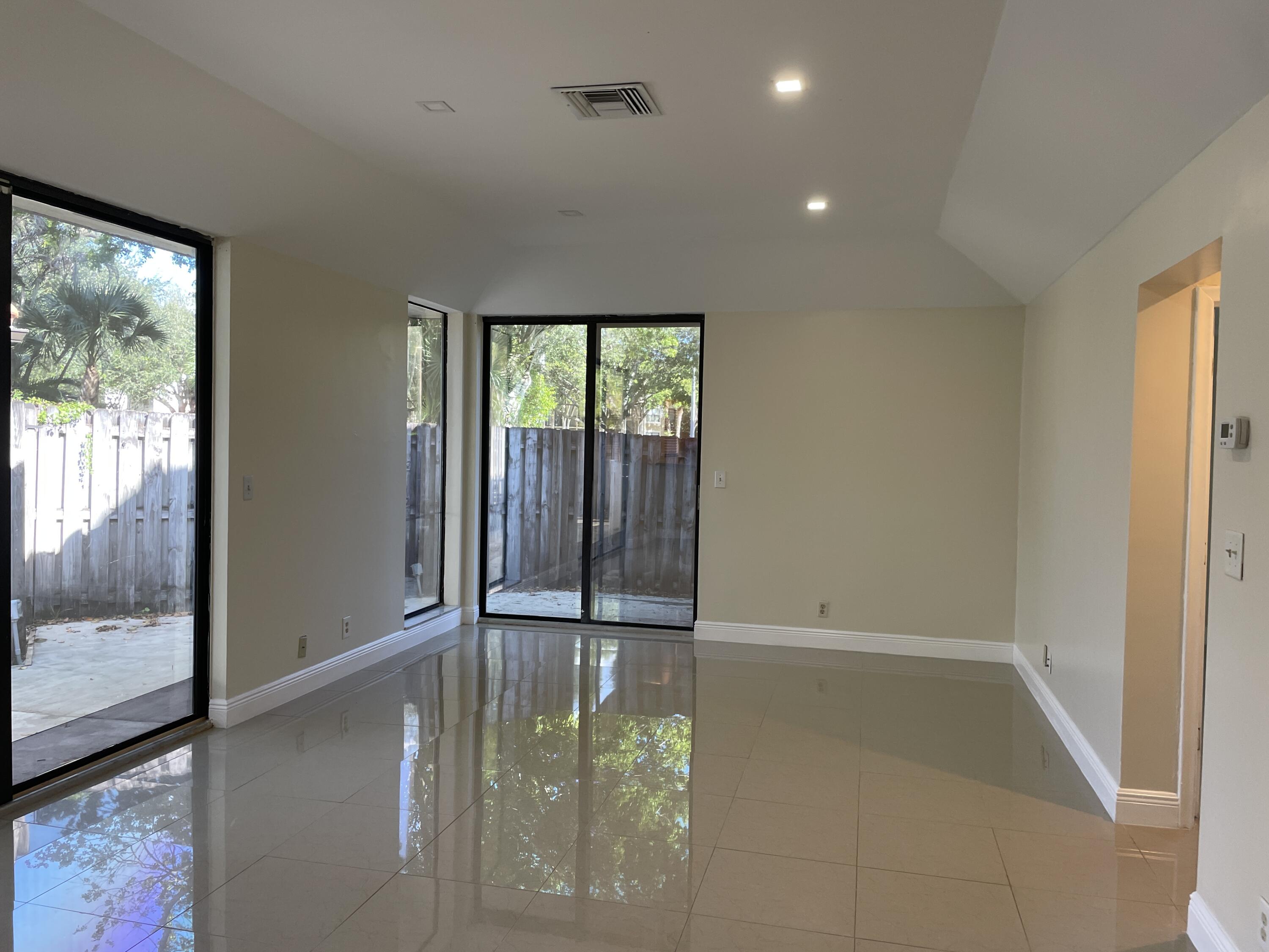 5635 Fox Hollow Drive, Unit A Boca Raton, FL 33486 - Photo 3 of 17 14260410-8674-4AD6-B153-B3530009693D