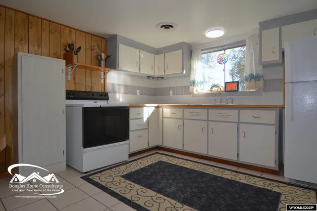 $299,500 | 608 West Arnold Street, Glenrock, WY 82637