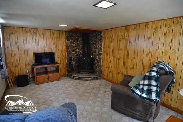 $287,500 | 608 West Arnold Street, Glenrock, WY 82637