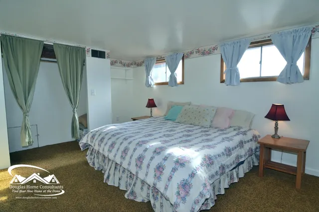 $287,500 | 608 West Arnold Street, Glenrock, WY 82637