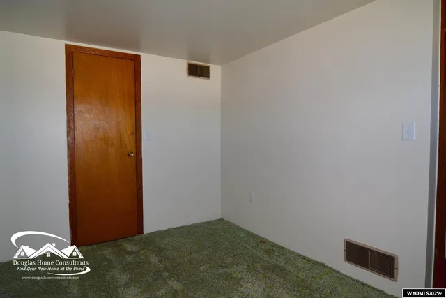 $299,500 | 608 West Arnold Street, Glenrock, WY 82637