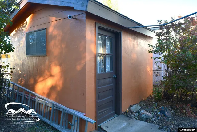 $287,500 | 608 West Arnold Street, Glenrock, WY 82637