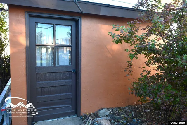 $299,500 | 608 West Arnold Street, Glenrock, WY 82637