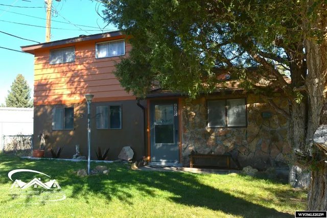 $299,500 | 608 West Arnold Street, Glenrock, WY 82637