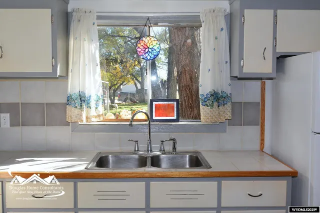 $287,500 | 608 West Arnold Street, Glenrock, WY 82637