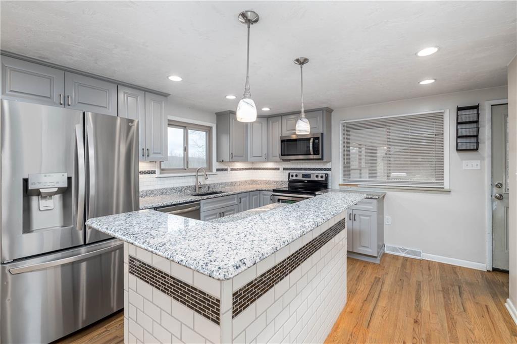 137 Hornhead Road McDonald, PA 15057 - Photo 8 of 27 COMPLETELY REMODELED KITCHEN