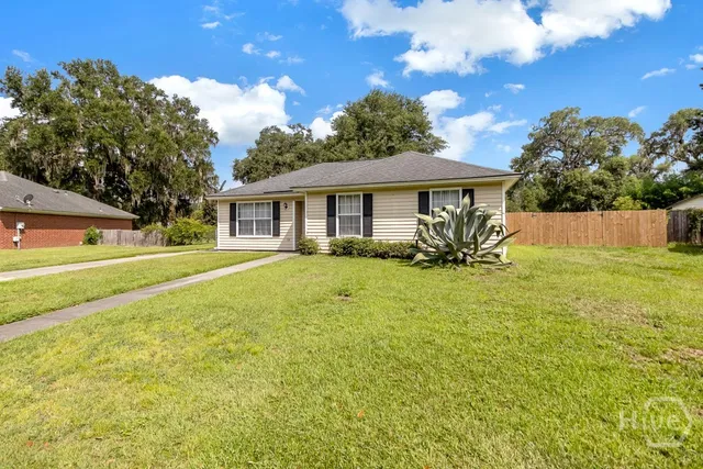 $1,975 | 402 Sterling Creek Drive, Richmond Hill, GA 31324