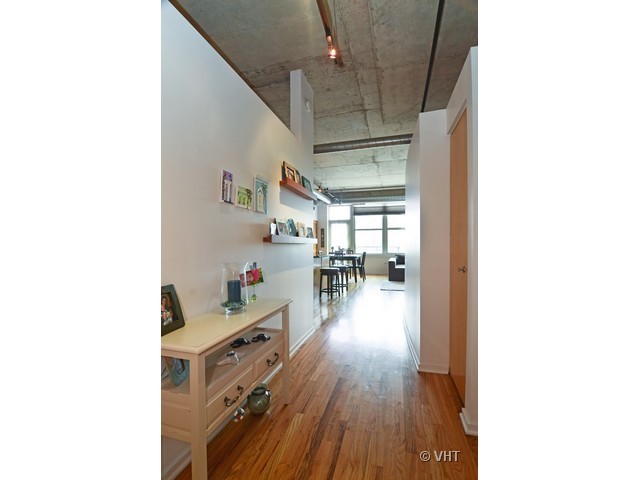 6 South Laflin Street, Unit 818 Chicago, IL 60607 - Photo 2 of 11