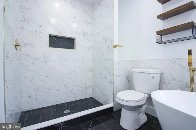 a bathroom with a toilet and a shower